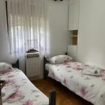 One 2 Hostel *