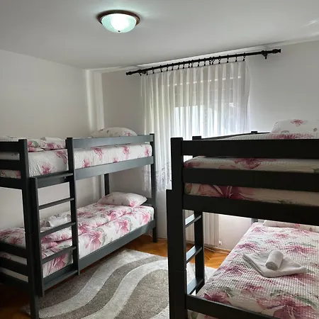 Hostel One 2 *